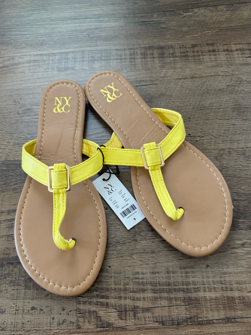 Yellow Women's Flip Flops Size 9 New York Company New with Tags Summer Sandals - Picture 6 of 6